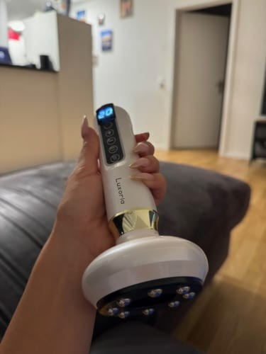 Lena, 30